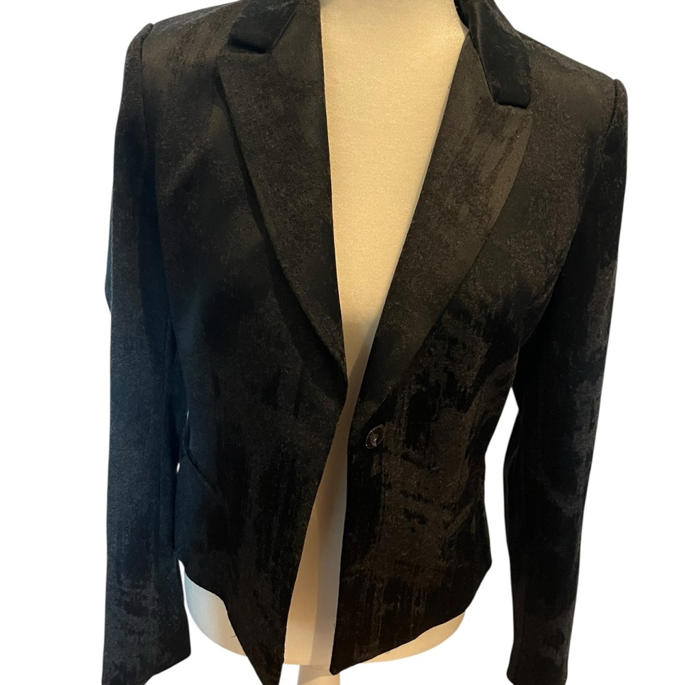 Elie Tahari Elegant Black Blazer
